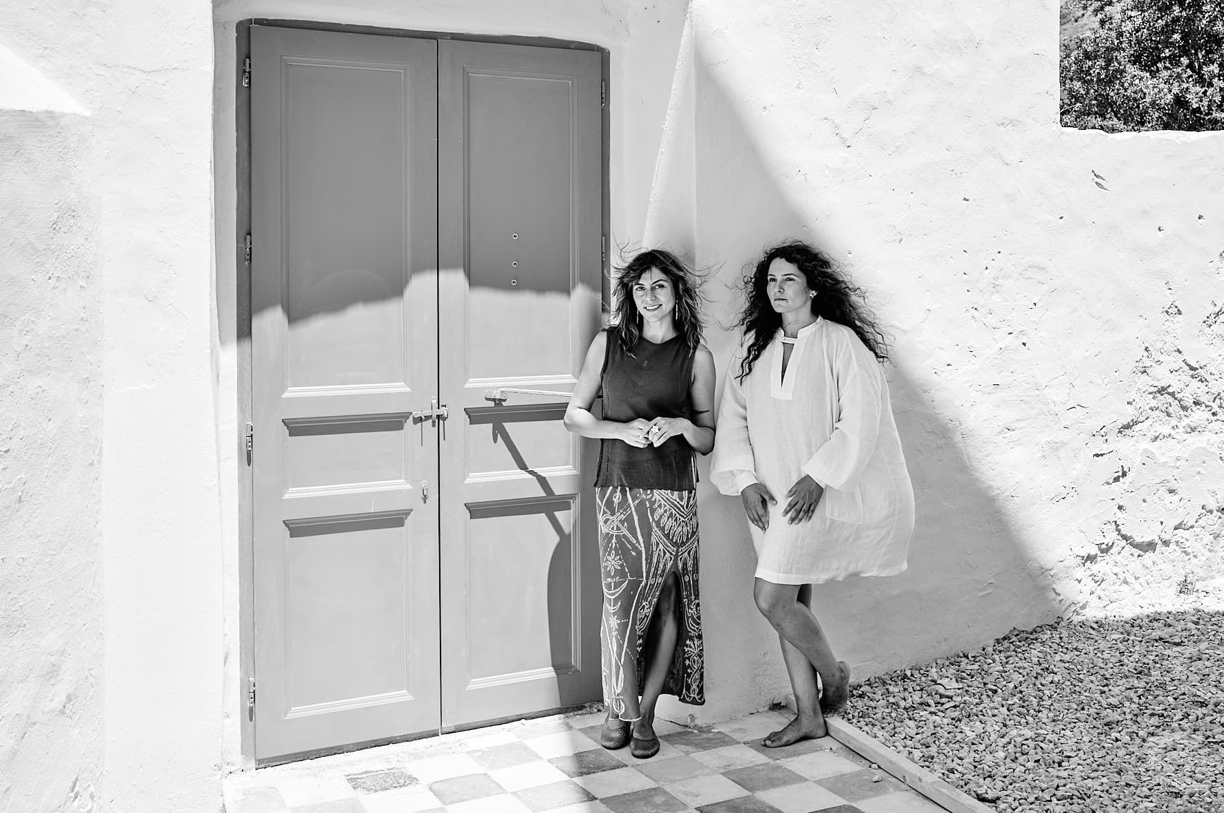 Burcu Fikretoğlu et Gizem Kudunoğlu à la villa Kandioglou