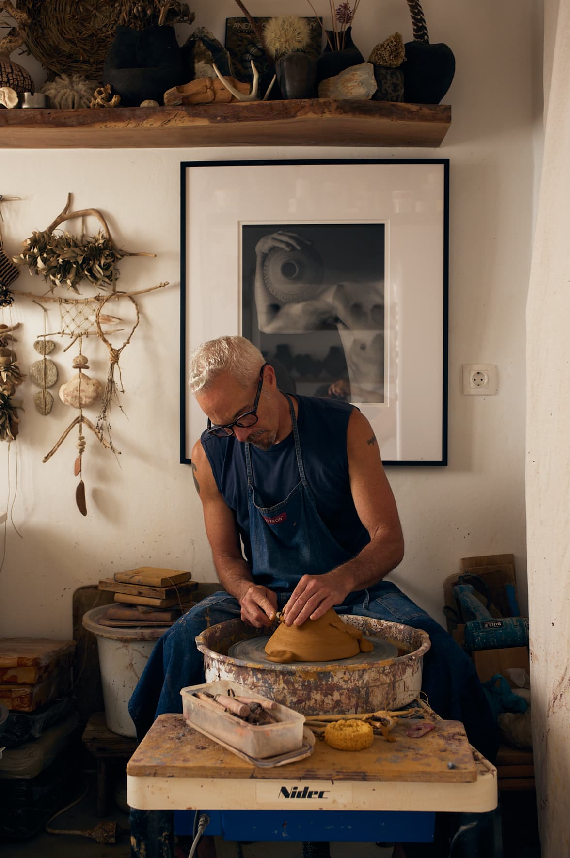 Le céramiste Todd Marshard à Lefkès
