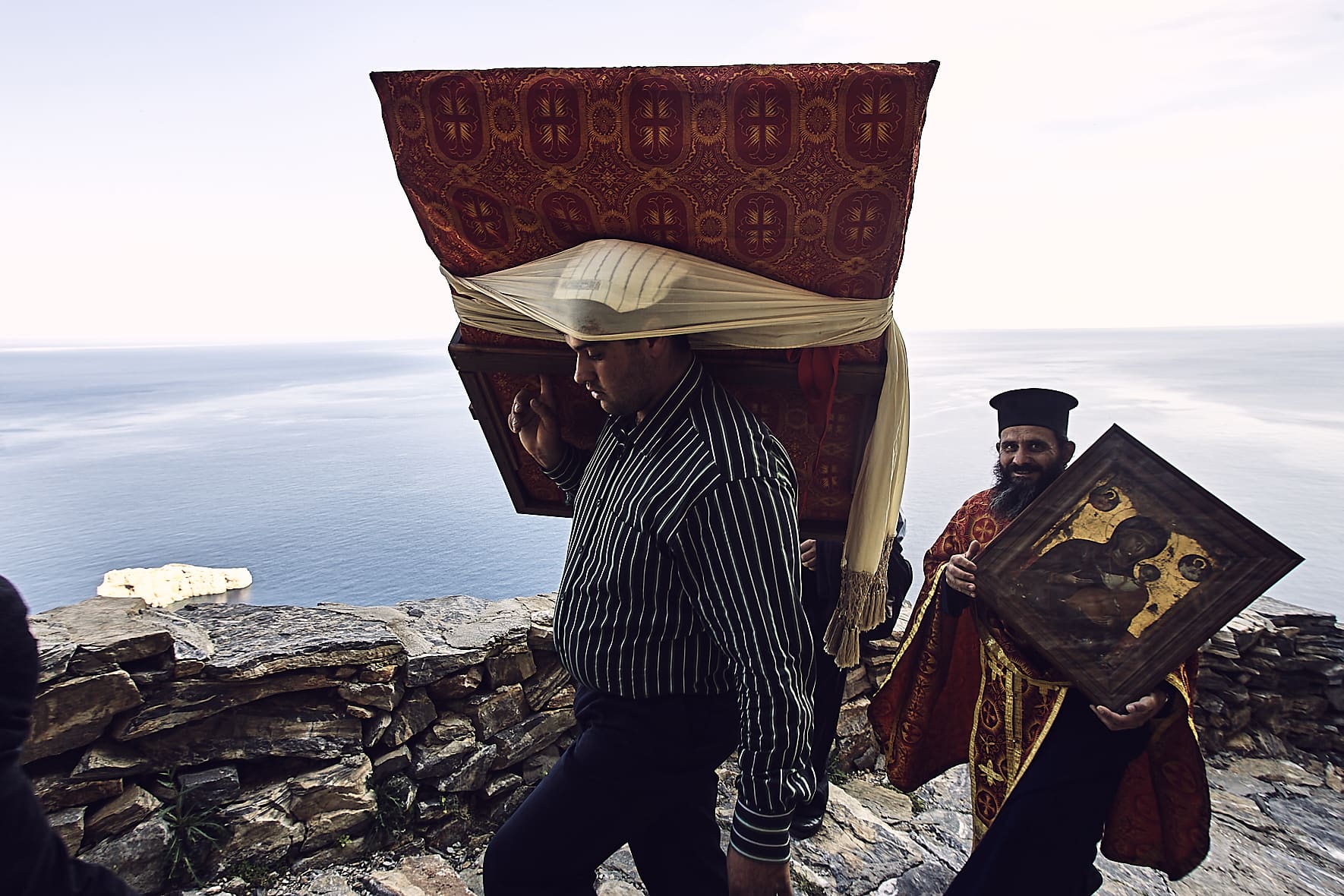 Procession vers le monastère de Chozoviotissa, Amorgos, Grèce