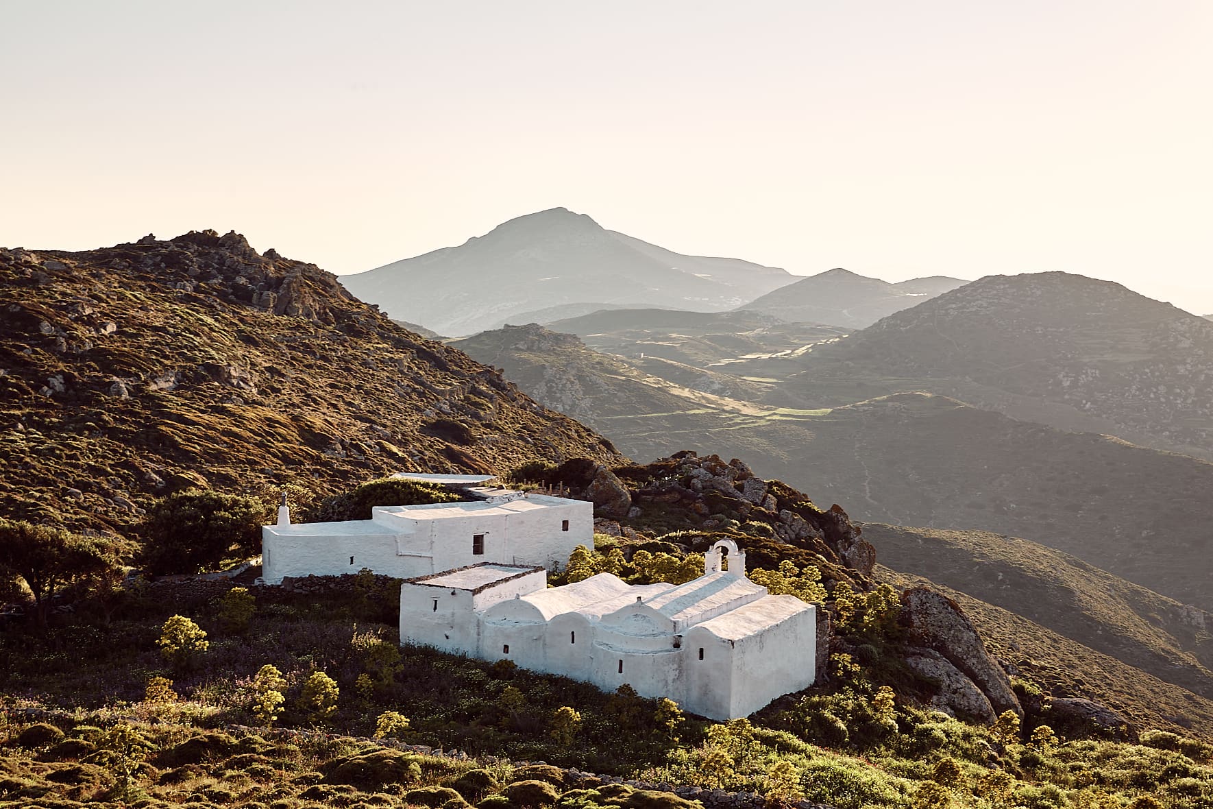 Église dans la campagne, Amorgos