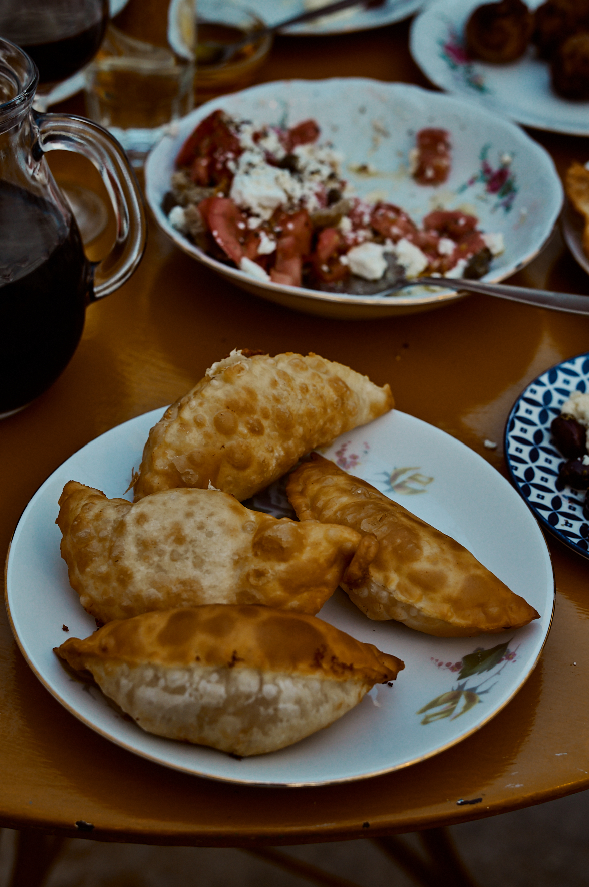 Chaussons au fromage frais au kafeneio Apanemia