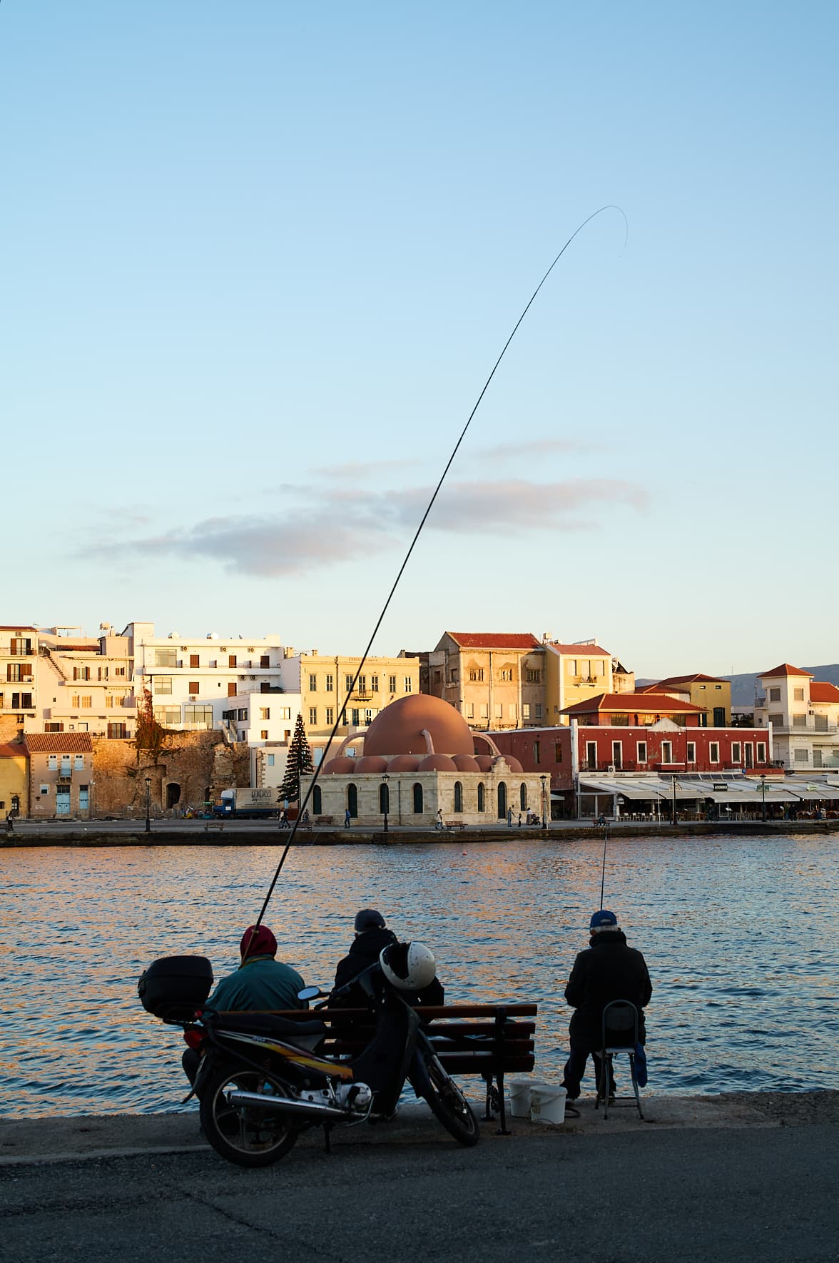 Pêcheurs sur le port de La Canée