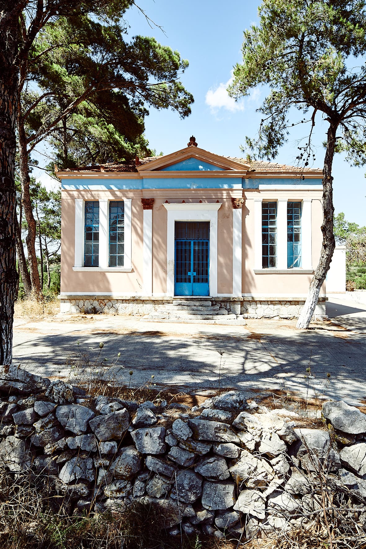 Bâtiment néoclassique, voisin de la cave Stratigos, Cythère, Grèce