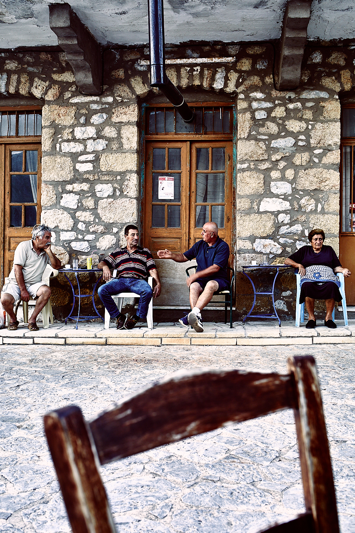 Kafénio dans le village d'Itilo, Magne, Grèce