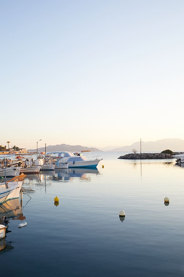 Le port d'Egine, Grèce. Le port d'Egine, Grèce.