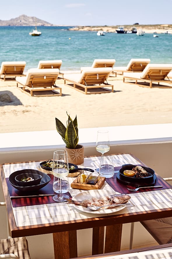 Restaurant Parostia à l'hôtel Cosme, Paros. Restaurant Parostia à l'hôtel Cosme, Paros.