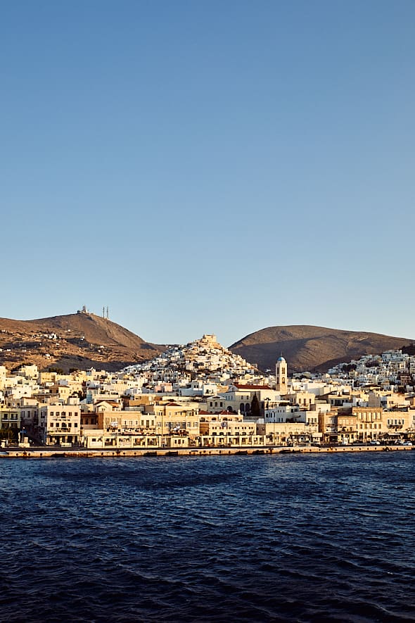 Bar Theosis à Syros. Bar Theosis à Syros.