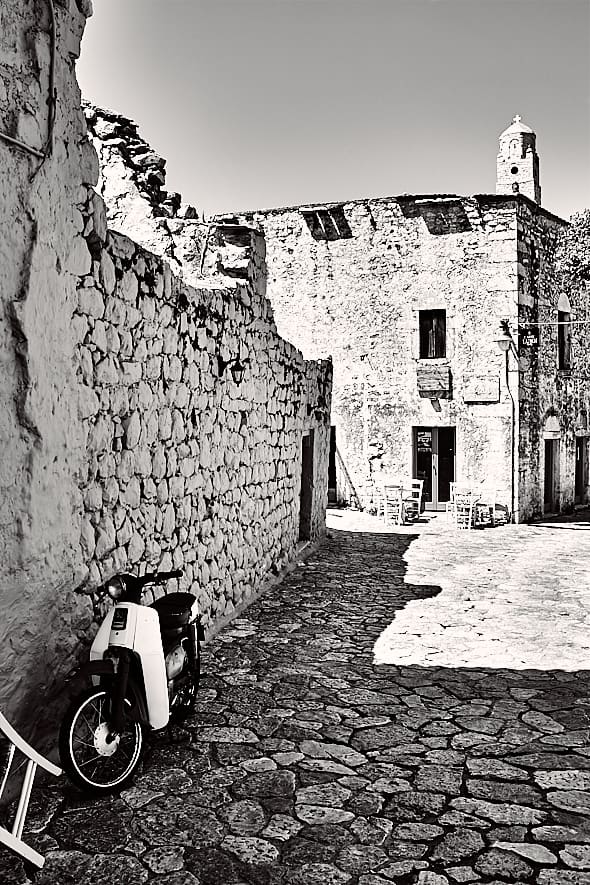 Aeropoli | Ruelles de la ville. Aeropoli | Ruelles de la ville.