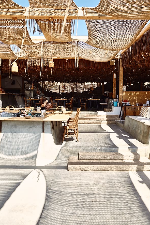 Beach Bar Alemagou à Mykonos, Grèce