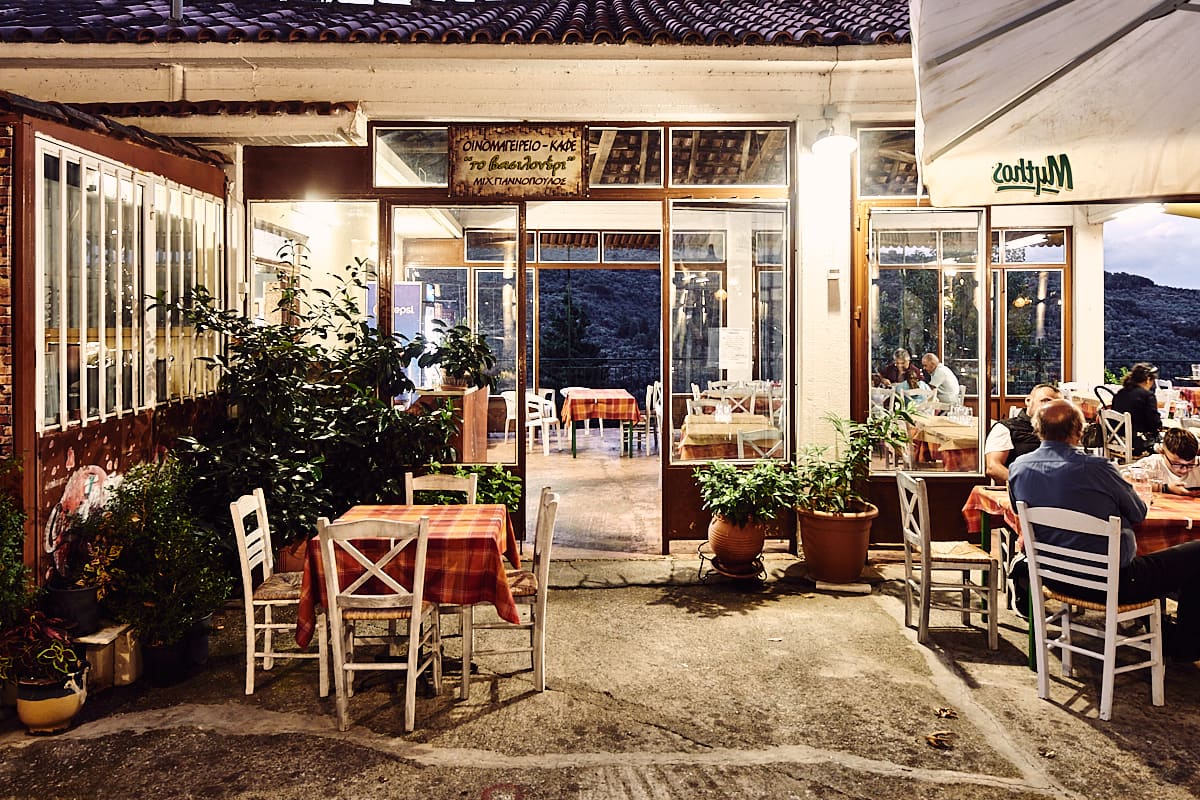 Taverne Vasiloneri à Tripi, Péloponnèse, Grèce Taverne Vasiloneri à Tripi, Péloponnèse, Grèce