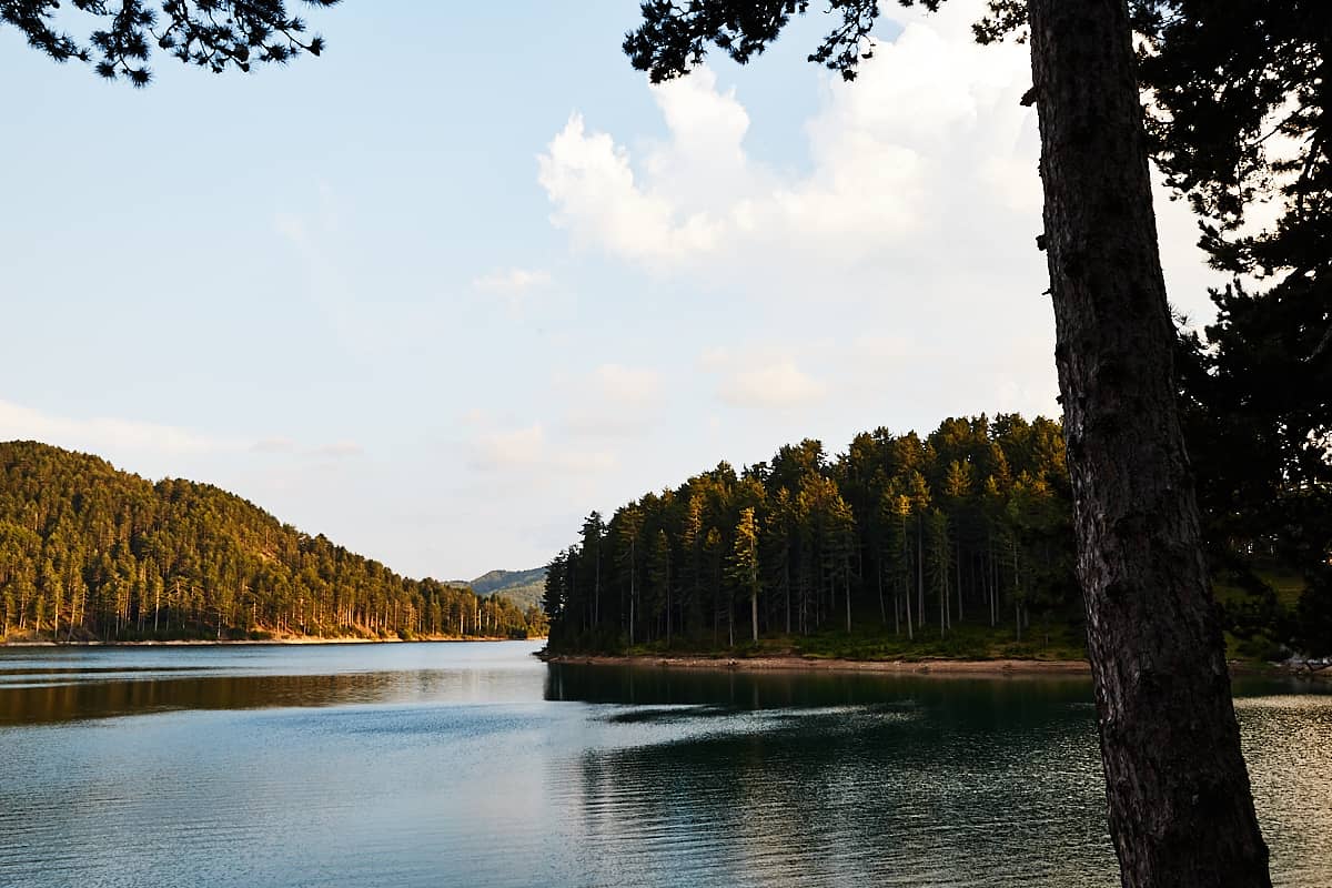 Lac des sources de l'Aoos dans le massif du Pinde, Grèce