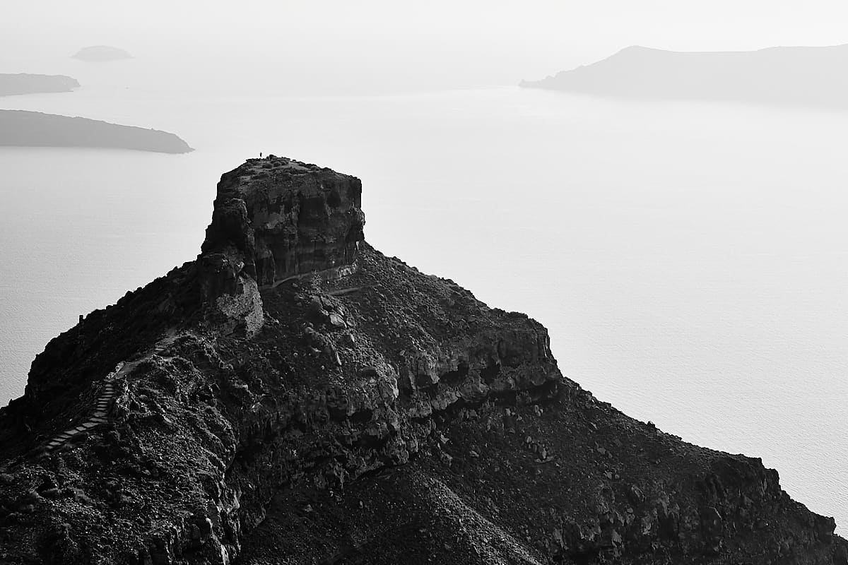 Santorin | Le rocher de Skaros à Imérovigli