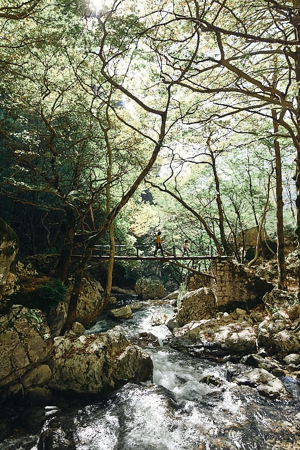 Le pont reliant Syrrako à Kalarrytes, Tzoumerka, Épire Le pont reliant Syrrako à Kalarrytes, Tzoumerka, Épire